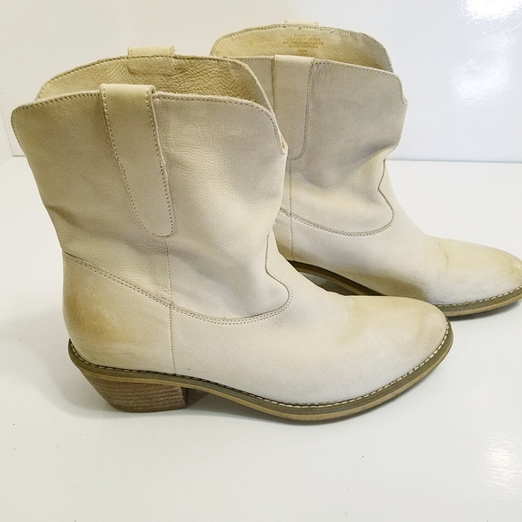 Crown Vintage "Wilton" distressed western booties